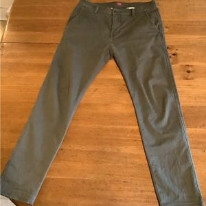 Olive Levi’s XX Chinos slim tapered size 31x32